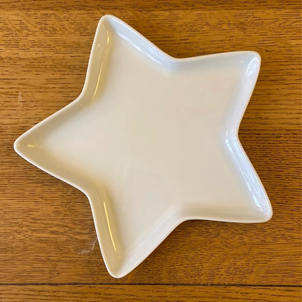 Pottery Barn Star Plates - set of 10 Appetizer, salad or dessert